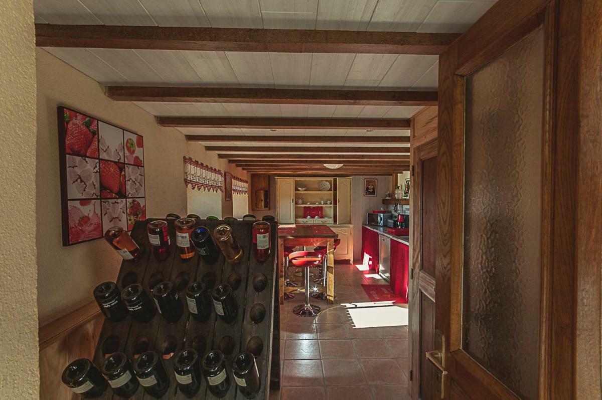 Gite " Oree Des Bois" Vertolaye Exterior foto